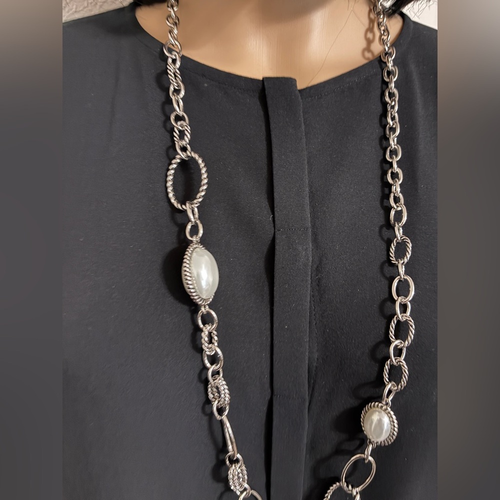 Etienne Aigner statement Silvertone/faux pearl cable link necklace 36”